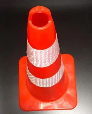 REFLECTIVE ROAD SIGN CONE